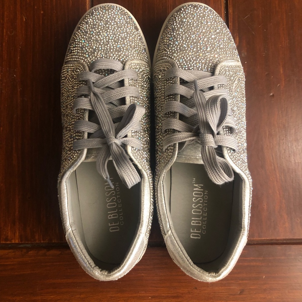 De Blossom Cherry-100 in Silver Shimmer Size 7